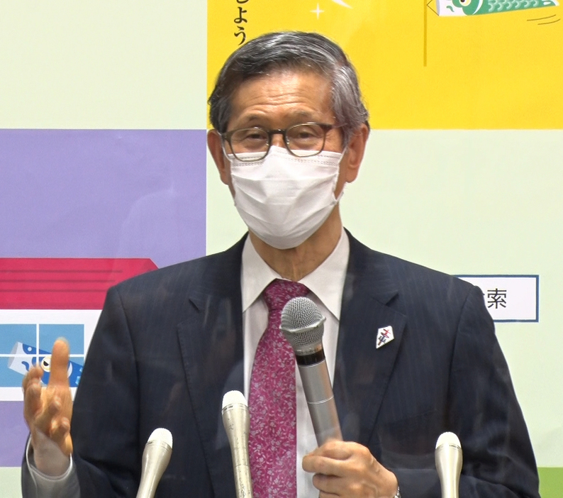 記者の質問に答える尾身会長