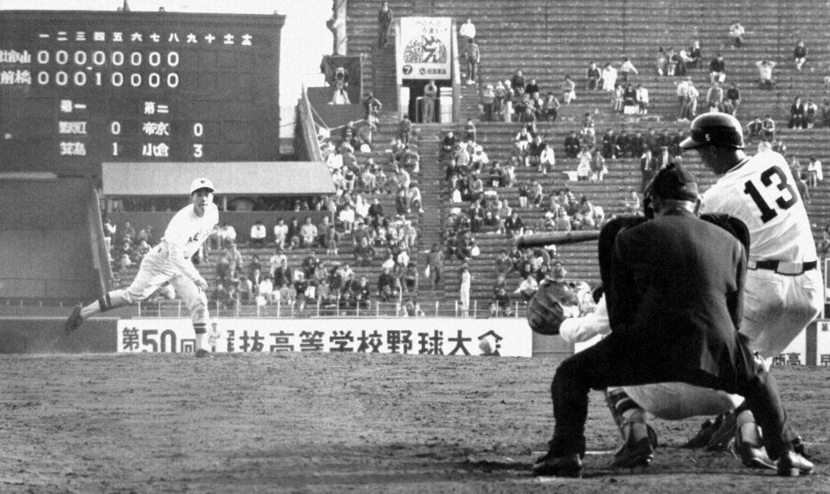 1978年の第50回選抜高校野球大会1回戦、比叡山27人目の打者が投ゴロに倒れ、前橋の松本稔投手が春夏通じ、史上初の完全試合を達成した