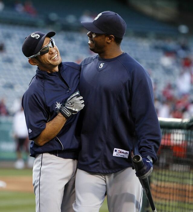 イチローとケン・グリフィー・ジュニア　2010年5月28日撮影（写真：ロイター/アフロ）