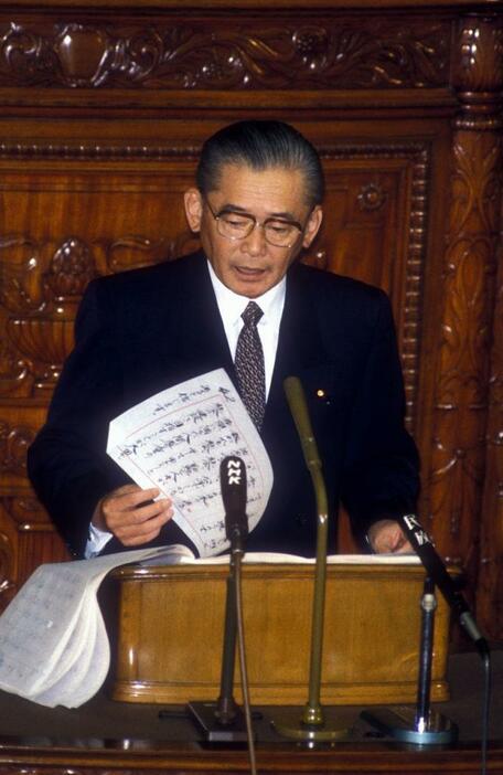 [写真]1988年に「消費税」導入にこぎつけた竹下登元首相(Fujifotos/アフロ)