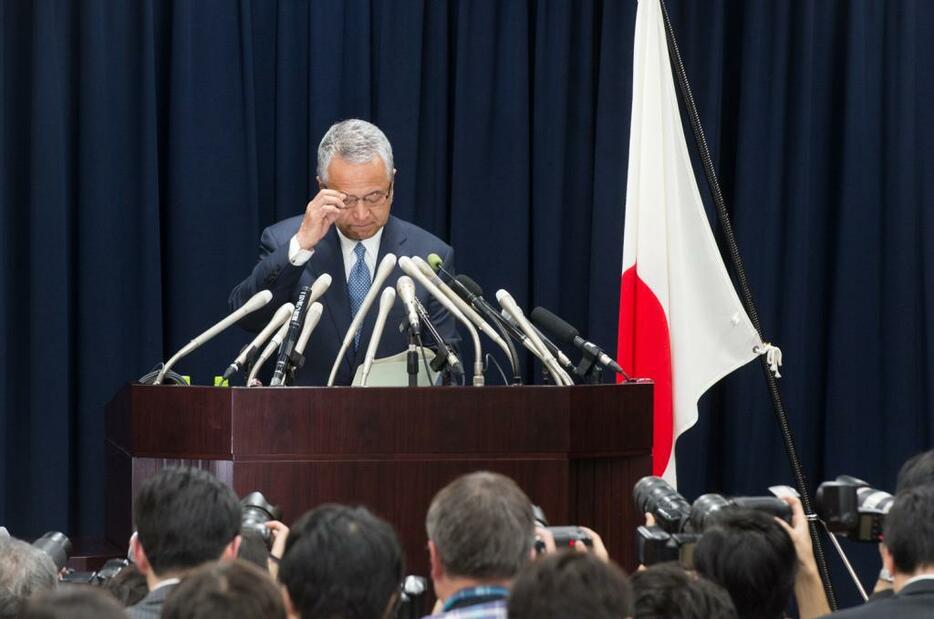 金銭授受疑惑で甘利明経済再生担当相が会見（写真：山本宏樹／DELTA　PHOTO）