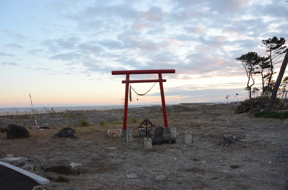 津波で流され、鳥居だけが残った「ハッテラ様」