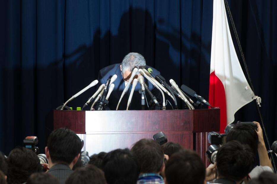 金銭授受疑惑で甘利明経済再生担当相が会見（写真：山本宏樹／DELTA PHOTI）