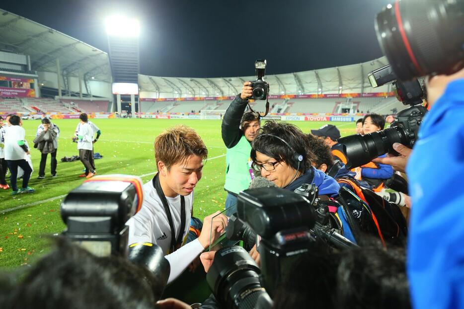 後半途中から出場し、2得点をあげた浅野拓磨＝2016年1月30日（写真：長田洋平/アフロスポーツ）