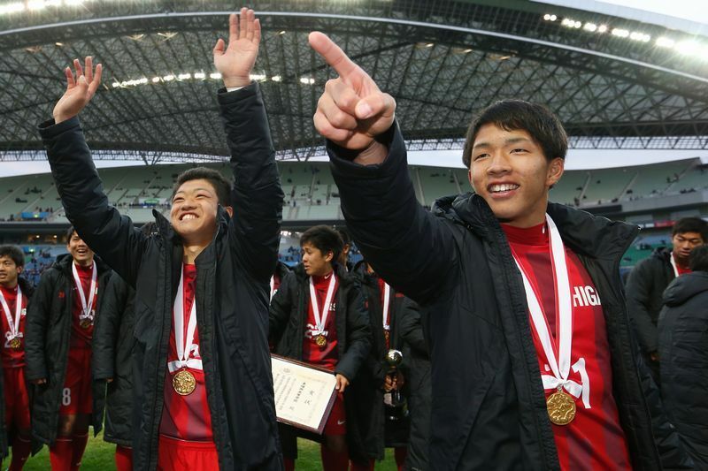 藤川（左）も三宅（右）もJユースより高校サッカーを選んだ選手（写真:田村翔/アフロスポーツ）