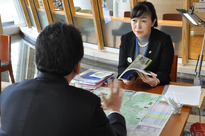 [写真]大阪ふるさと暮らし情報センターで今月から毎週水曜日に開設されている長野県移住相談窓口