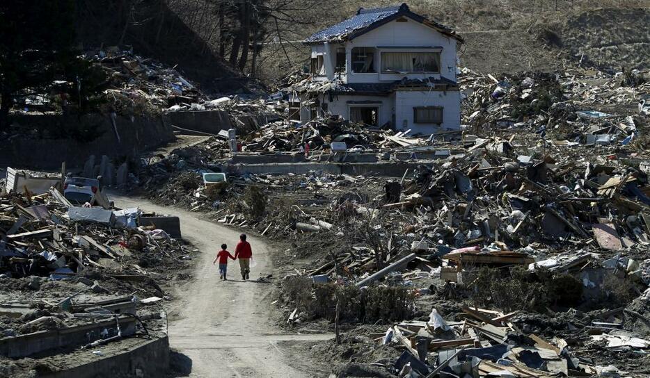 [写真]東日本大震災から7年。復興のまちづくりに必要なことは何だろうか。写真は震災直後、2011年4月の岩手県宮古市（ロイター/アフロ）