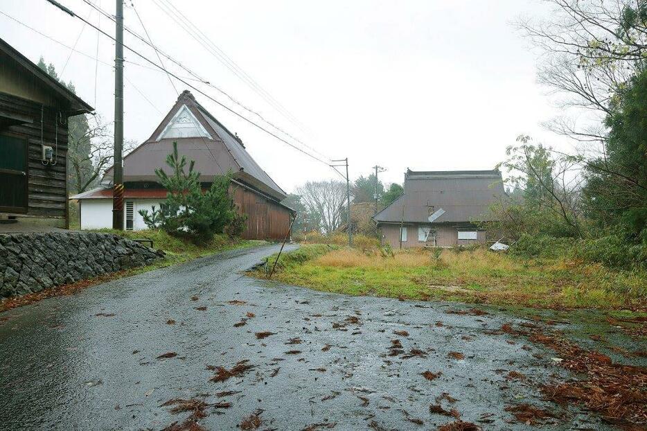 薦池村。現在の住民は2世帯だけだという