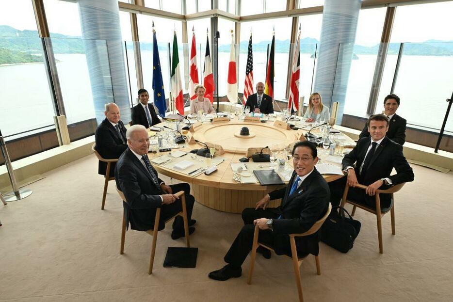 G7広島サミット、最初のセッションに臨む首脳