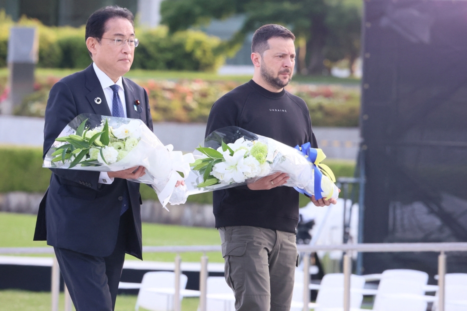 ウクライナのゼレンスキー大統領も平和記念公園を訪問した（提供：外務省/ロイター/アフロ）