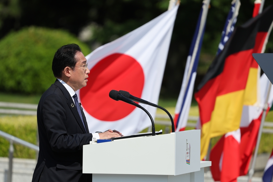 ［写真］広島市の平和記念公園で議長国会見を行う岸田文雄首相