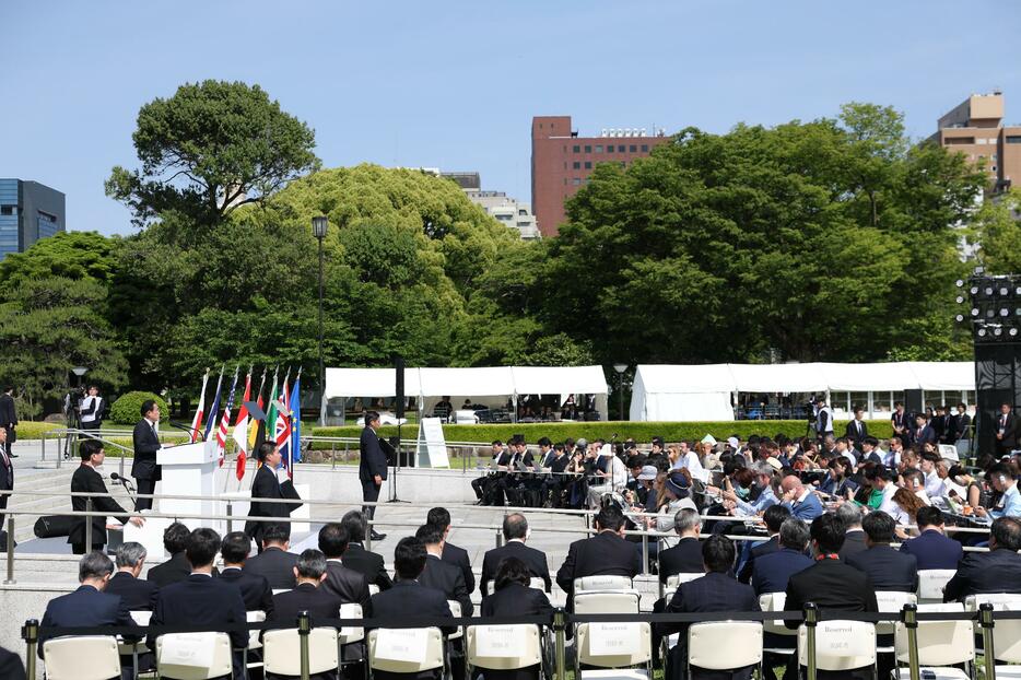 ［写真］広島市の平和記念公園で議長国会見を行う岸田文雄首相