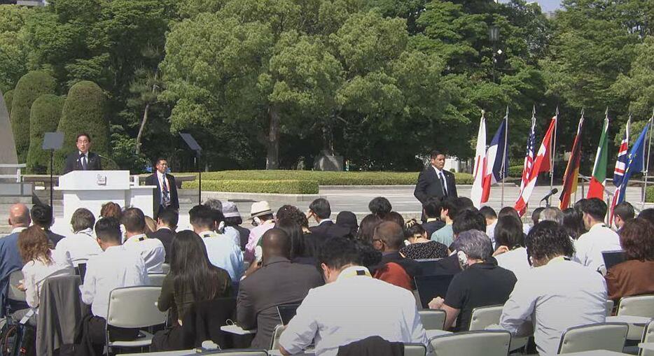 ［写真］平和記念公園で開催された岸田首相の議長国会見＝21日午後、広島市中区で