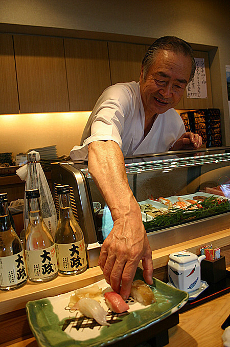 今年、店の再開にこぎつけた「大政」の清水直喜さん＝宮城県気仙沼市で8月