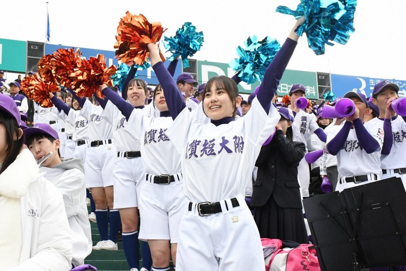大阪桐蔭チアリーダーが「滋賀短大付」ユニで友情応援 選抜高校