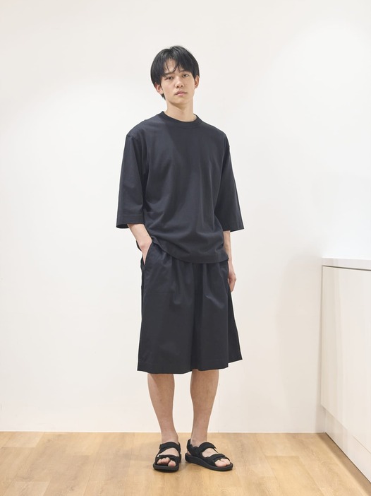 UNIQLO U ワイドフィットハーフパンツ　ブラック　Mサイズ 新作】大人な「ユニクロ ユー」黒パンツをはいてみた