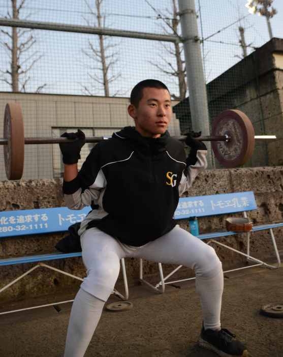 作新学院の市川春之介投手＝宇都宮市の同校で２０２３年２月９日、井上知大撮影