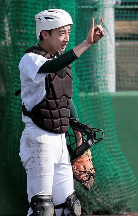 報徳学園の徳田拓朗選手（１年）＝兵庫県西宮市の報徳学園グラウンドで、大野航太郎撮影