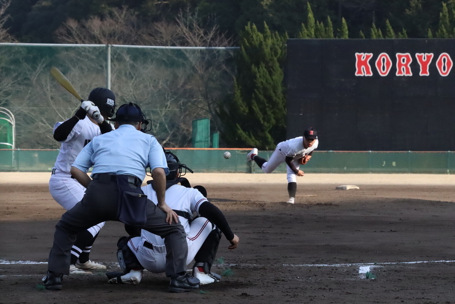 センバツに向けて練習試合で調整する広陵＝広島市安佐南区で２０２３年３月１１日、安徳祐撮影