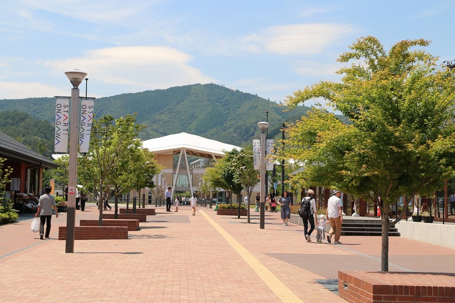 現在の女川駅前のプロムナード（提供：女川町）