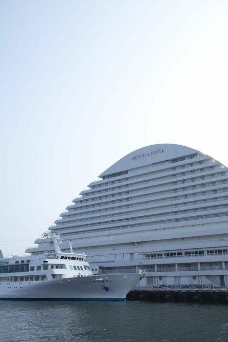 [写真]停泊するルミナス神戸2（写真：GYRO PHOTOGRAPHY/アフロイメージマート）