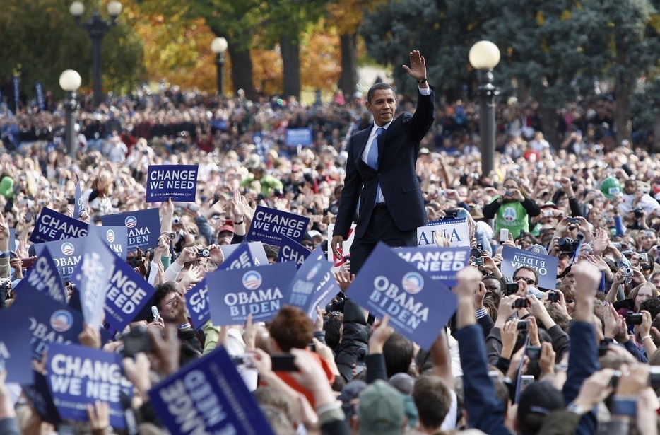 [写真]2008年選挙では、民主党のオバマ氏が熱狂的な支持を受けて大統領まで上り詰めた（ロイター/アフロ）