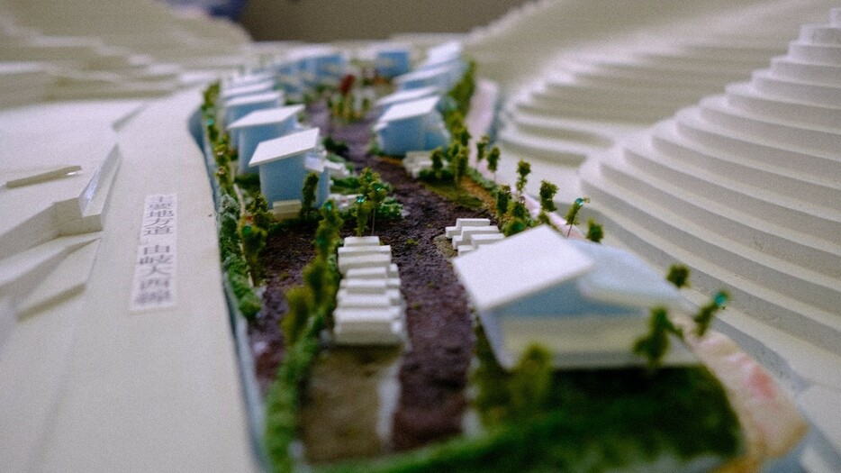 徳島県美波町の由岐湾内地区で、住宅地を移転した際のイメージをつかむために作られた模型（写真：飯田和樹）