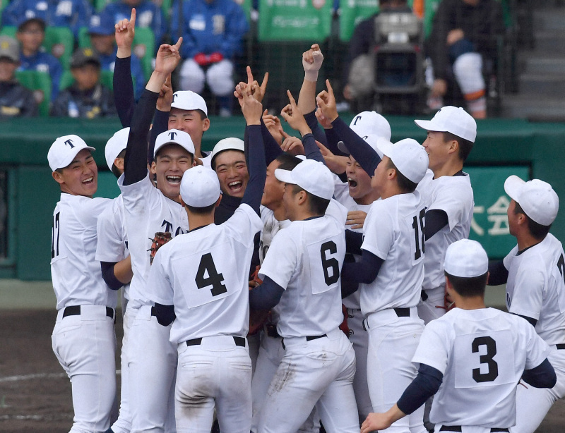 第91回大会で優勝した東邦。平成最初と最後の大会を制した。