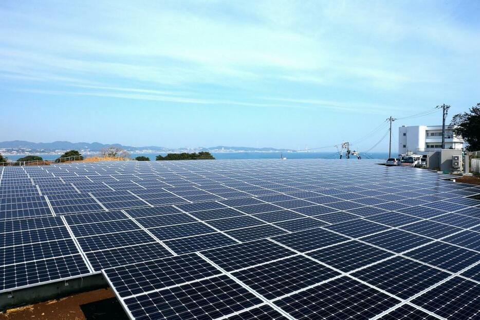 [写真]世田谷区の遊休地を活かした太陽光発電所。災害時には、非常用電源として使用する協定も結ばれている