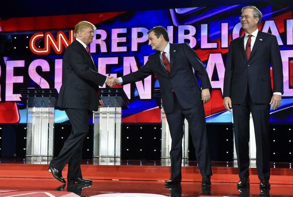 [写真]激しい接戦を繰り広げるトランプ氏（左端）とクルーズ氏（中央）（ロイター/アフロ）