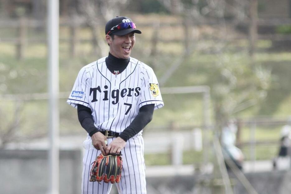 激しい阪神の二塁手争い。他球団は西岡の復活を警戒している。（写真・黒田史夫）