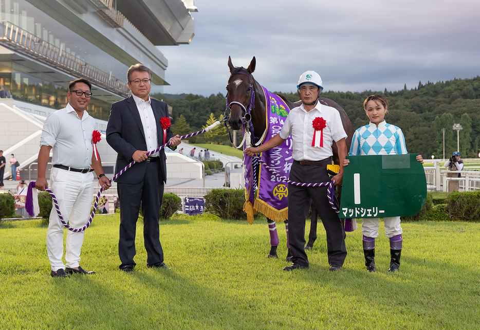 OROターフスプリント 口取り (C)岩手県競馬組合