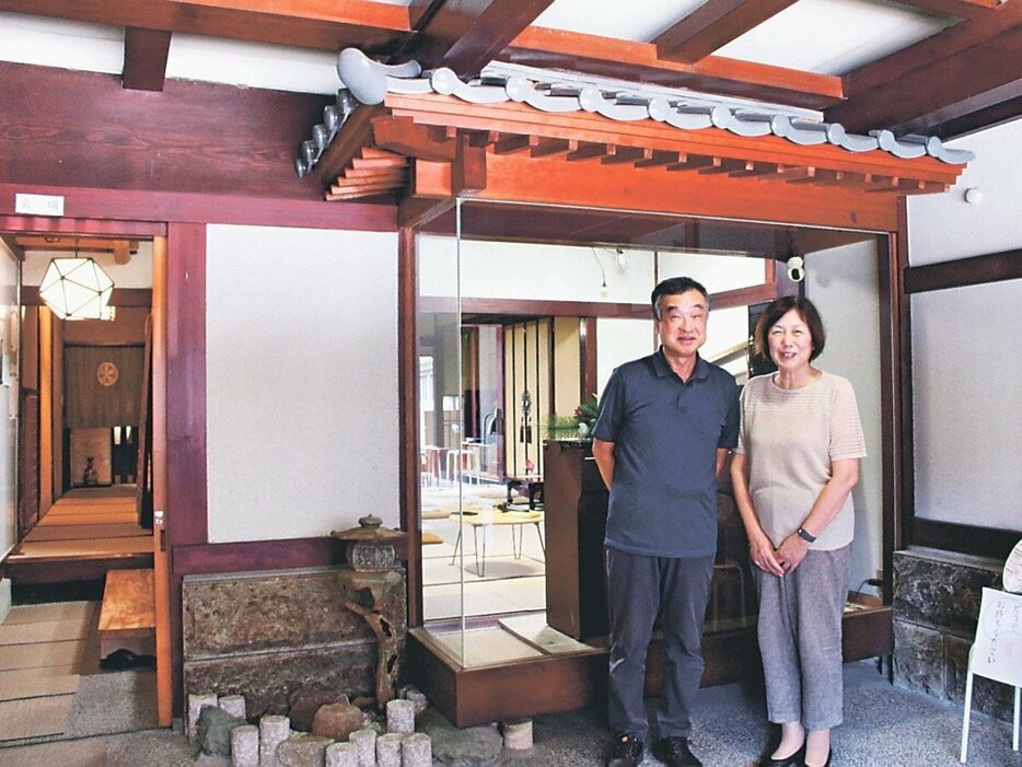 町家の活用に乗り出す白銀さん夫婦