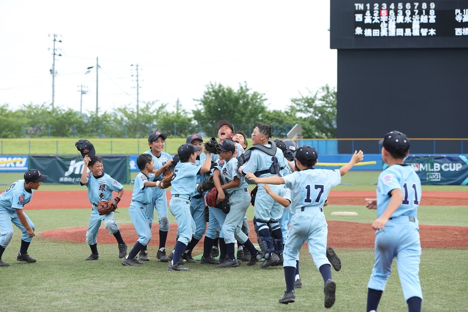 神奈川勢初となる優勝を果たした青葉緑東