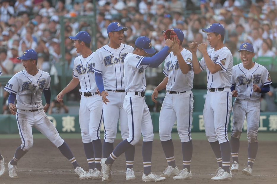 甲子園初勝利をあげた霞ヶ浦の選手達（撮影：柳瀨心祐）