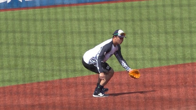 試合前守備練習をするヤクルト村上宗隆選手