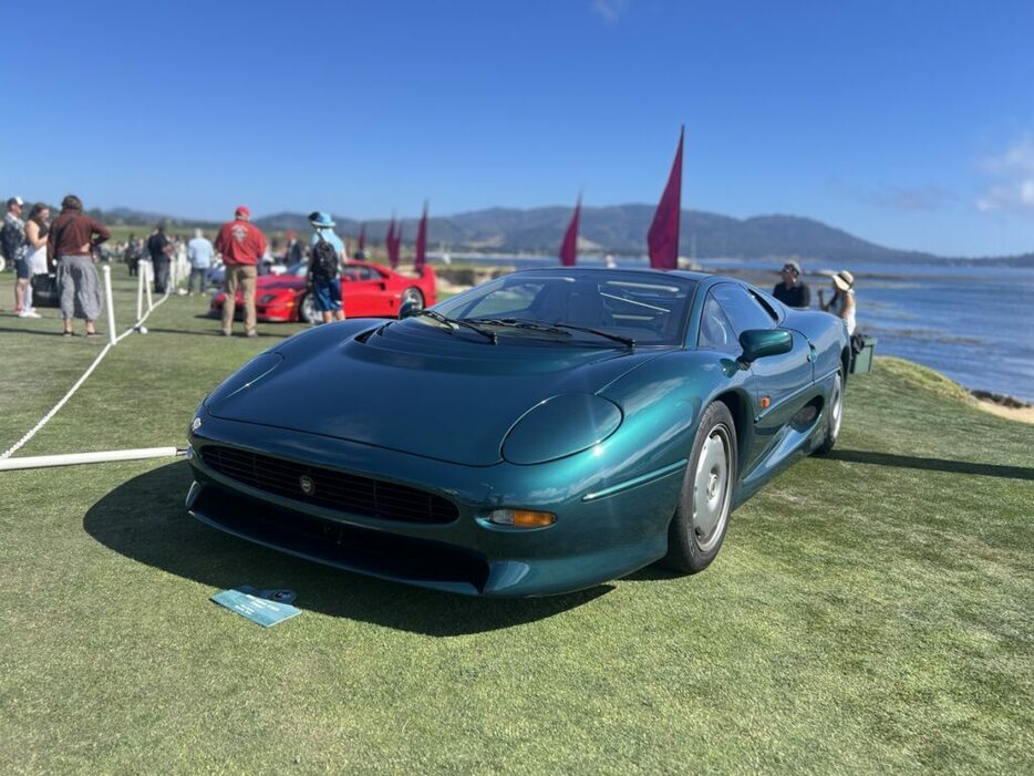 色も形も完全に90年代。1992年から1994年まで製造されたXJ220。