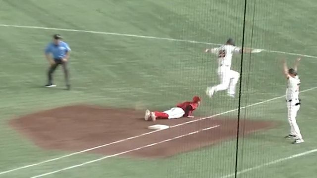 懸命に走った巨人のグリフィン投手(画像:日テレジータス)