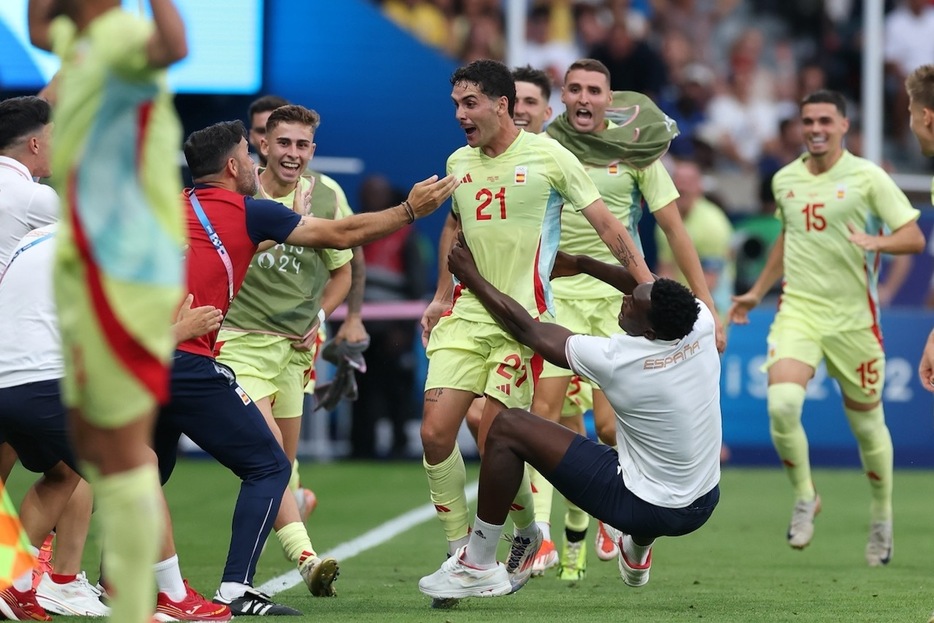 3-3で迎えた100分、カメージョが冷静にチップキックで決めてスペインが突き放した（写真◎Getty Images）