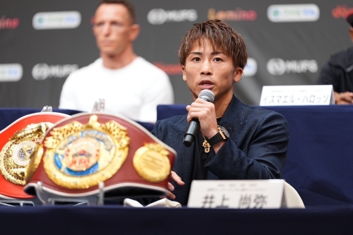 記者会見を開いた井上。９月３日にドヘニーと統一戦を行なう。写真：田中研治（THE DIGEST写真部）