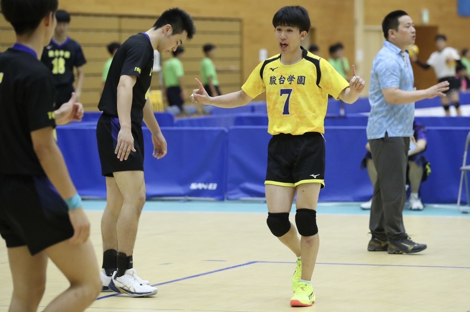 谷本悦司（駿台学園）【写真：月刊バレーボール】