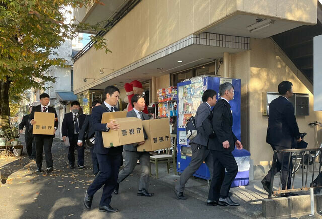 東京・上野で昨年8月、金塊が狙われた強盗致傷事件を巡り、相模原市の稲川会系の組事務所を家宅捜索する警視庁。裏社会での抗争もさることながら、カタギを巻き込む事件も発生している