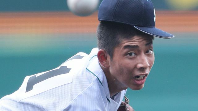 岡山学芸館先発の丹羽知則投手（写真：時事）