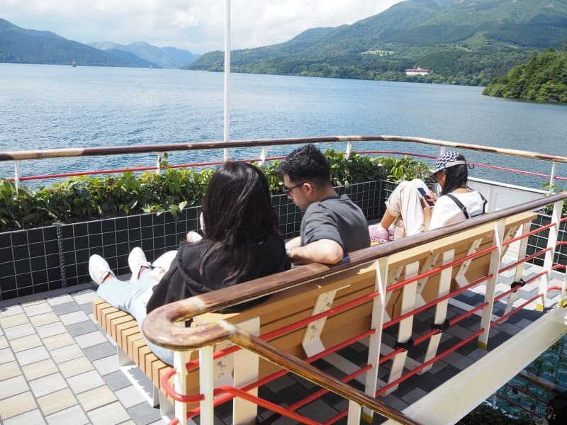 「そらかぜ」のデッキチェア＝２０２４年６月４日、神奈川県箱根町