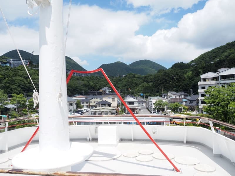 「そらかぜ」のデッキにある富士山の形のオブジェ＝２０２４年６月４日、神奈川県箱根町