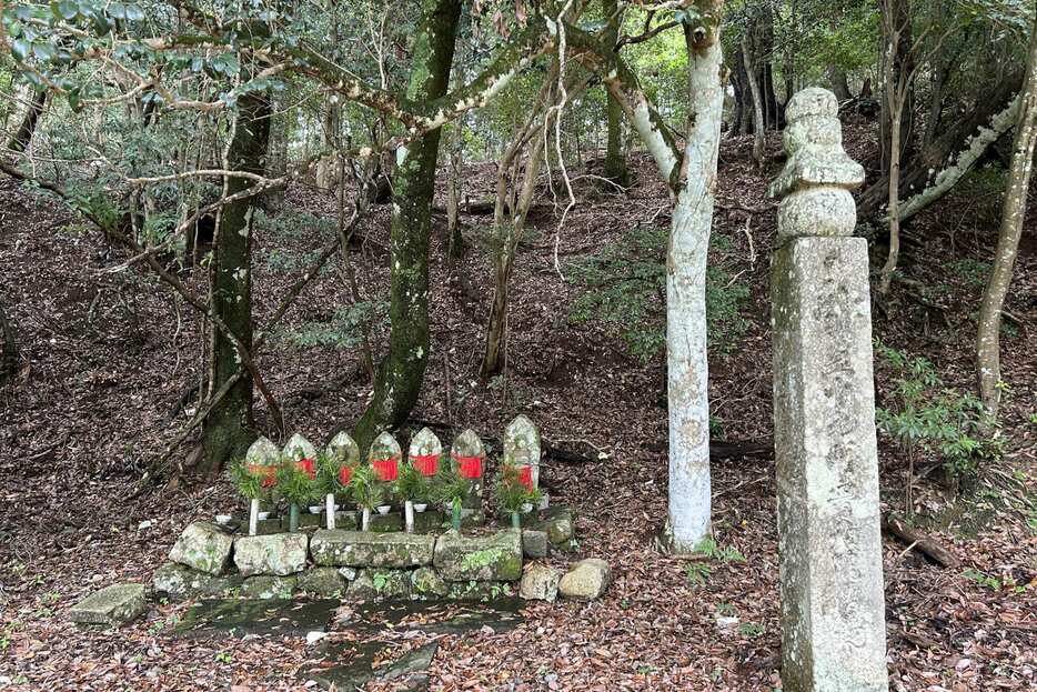 高野山町石道の道端にある六地蔵