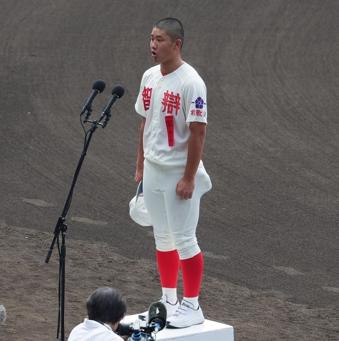 智弁和歌山高・辻主将が選手宣誓。自己採点は「100点」と納得のいく内容だったという[写真＝牛島寿人]