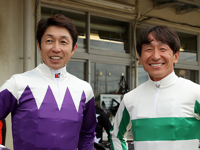 昨年は武豊騎手(左)と横山典弘騎手(右)が往年の勝負服で参戦し話題を集めた(撮影：稲葉訓也)