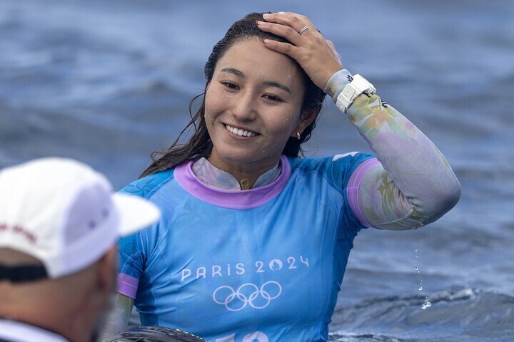 パリ五輪のサーフィン女子日本代表の松田。(C) Getty Images