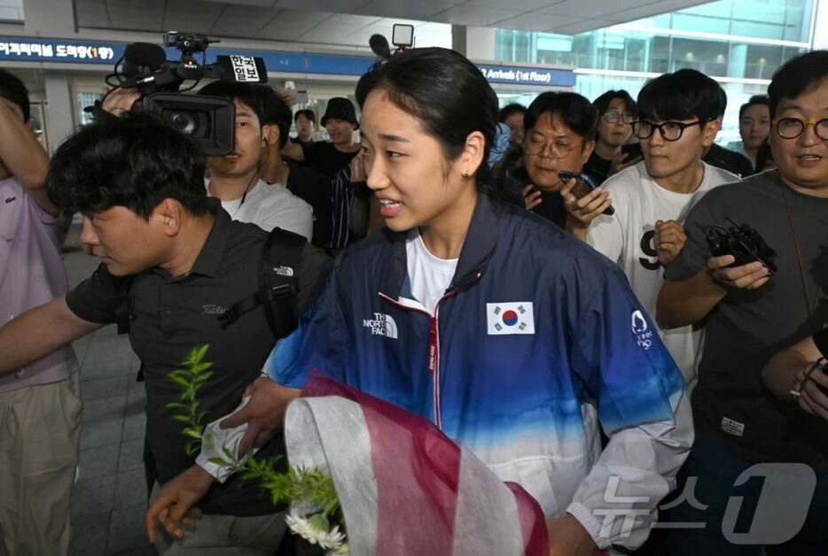 韓国に戻ったアン・セヨン選手＝共同取材(c)news1